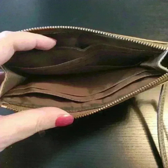 Authentic COACH wristlet wallet - Picture 4 of 4